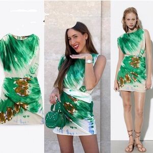 New Zara bloggers favourite Short Printed Asymmetric Dress
Green printed